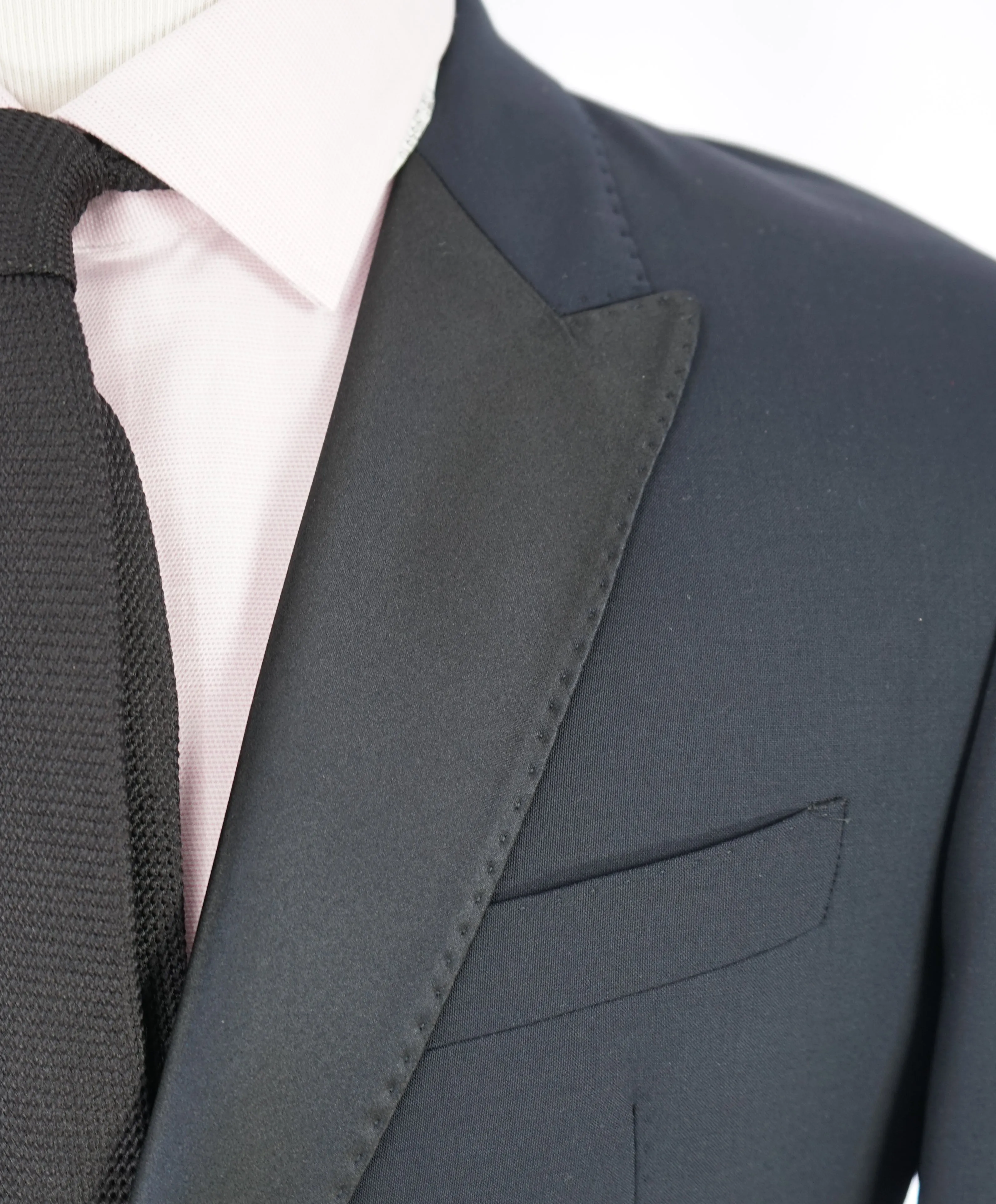 ARMANI COLLEZIONI - "M Line" Blue Slim 1-Button Tuxedo Peak Lapels - 40R