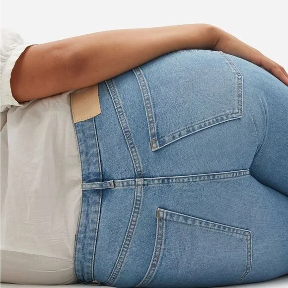 Everlane NWT The Curvy Cheeky Jeans Size 23 in Sky Blue High Rise