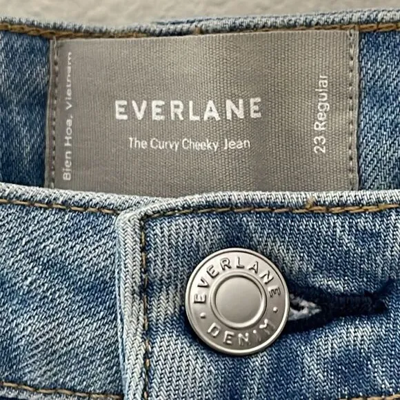 Everlane NWT The Curvy Cheeky Jeans Size 23 in Sky Blue High Rise